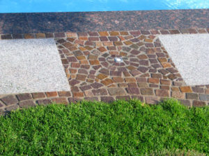 Pflasterarbeiten mit Naturstein und Intarsien