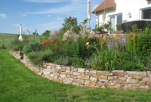 Professionelle Natursteinmauern kaufen