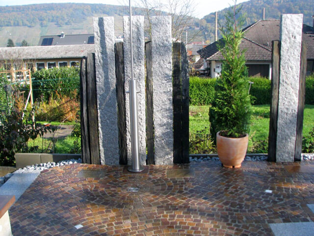 naturstelen_galabau Naturstein Stelen für Zaunbau